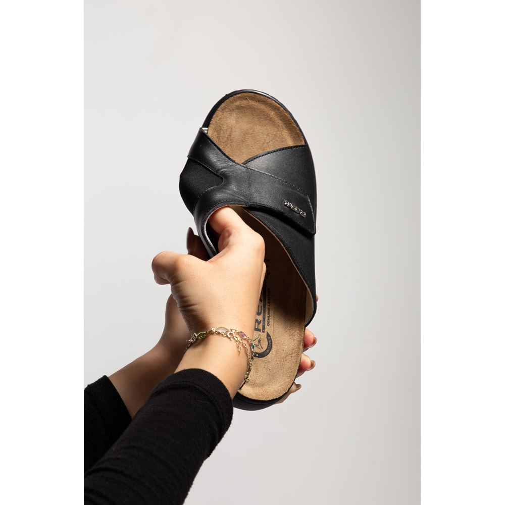 2833 SİYAH  İç Tabanı Çıkan Halluks Valgus Bunyon Kemik Çıkıntısına Özel Hakiki Deri Ortopedik Terlik