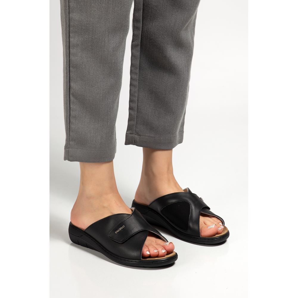 2833 SİYAH  İç Tabanı Çıkan Halluks Valgus Bunyon Kemik Çıkıntısına Özel Hakiki Deri Ortopedik Terlik